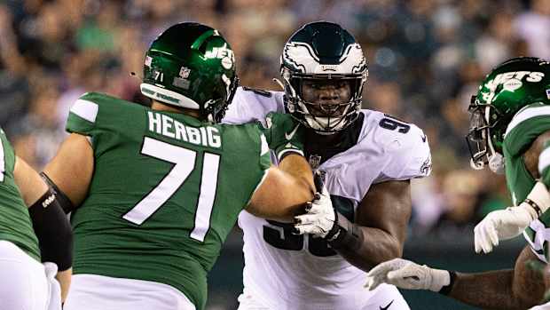 Jordan Davis battles fomer Eagles and current Jets OL Nate Herbig in preseason opener